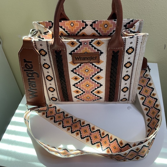 Wrangler Handbags - Wrangler Women's Tan and Cream Geometric Satchel